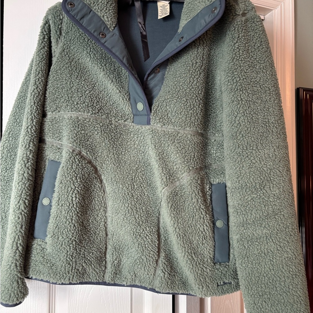 Women’s L.L.Bean Sherpa Fleece Pullover, Small; Sea Green